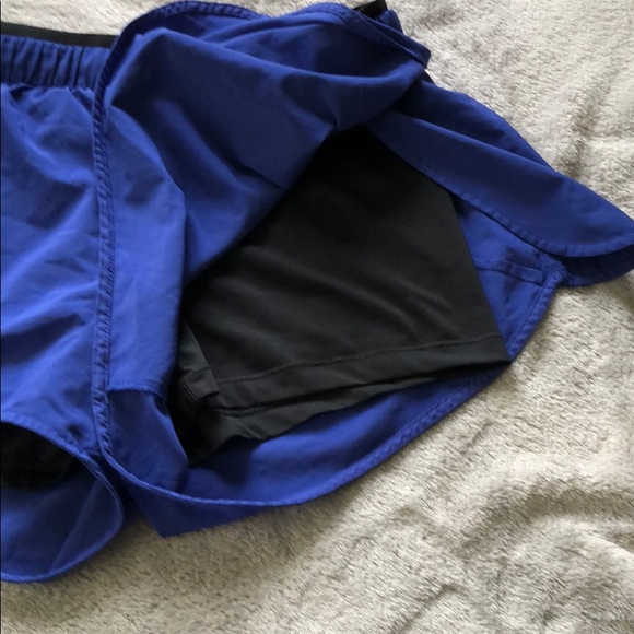 Blue nike shorts - Picture 2 of 2